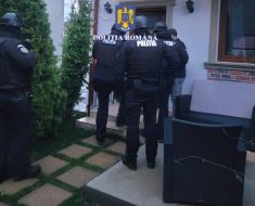 Polițiștii constănțeni, percheziții într-un dosar cu înșelăciuni imobiliare