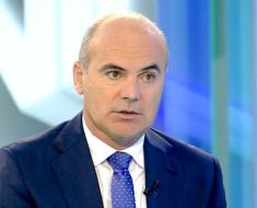 Rareș Bogdan susține că în acest moment PNL este „rupt în două“ și ironizează o eventuală alianță cu USR Rareș Bogdan susține că în acest moment PNL este „rupt în două“ și ironizează o eventuală alianță cu USR