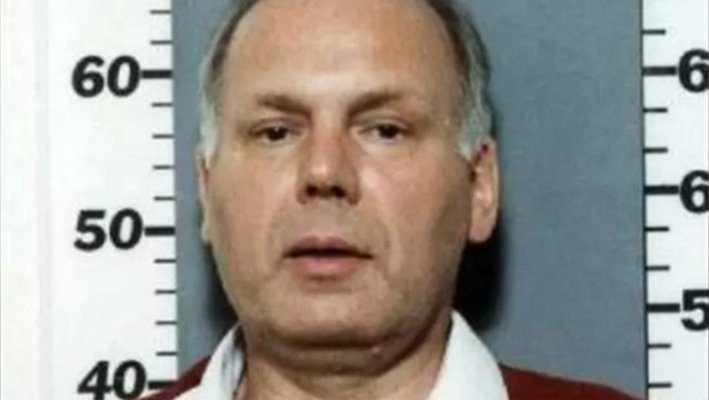 Unul dintre cei mai căutați fugari britanici a fost prins pe aeroportul Heathrow, după 27 de ani