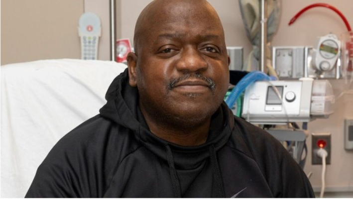 Bărbatul care a primit un transplant de rinichi de porc a fost externat și se simte bine