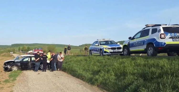 O mașină în care se aflau o femeie și 2 copii minori, lovită în plin de o alta care a intrat pe contrasens