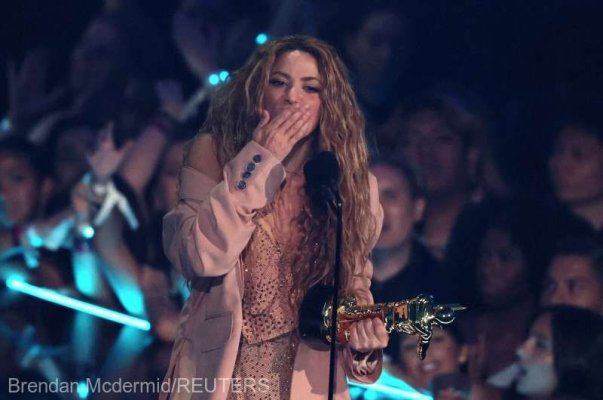 Shakira, apariţie surpriză la festivalul Coachella