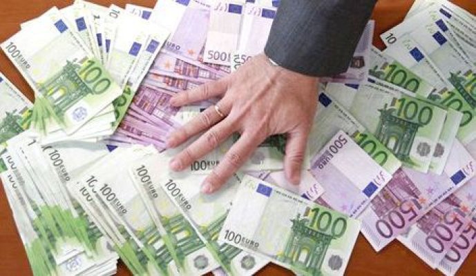 Reţelele de crimă organizată spală bani prin sectorul imobiliar european