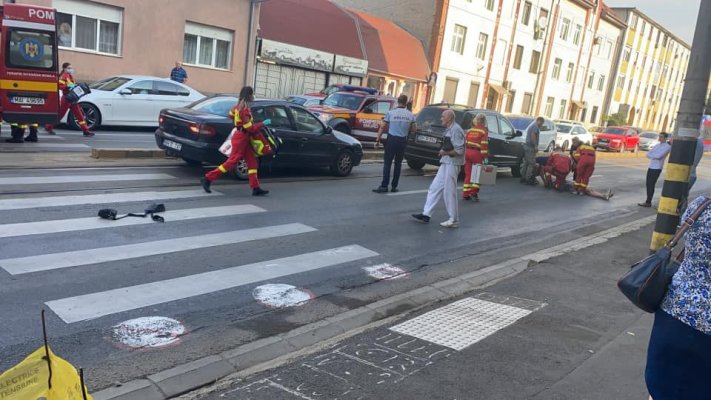 O șoferiță a spulberat o femeie și pe nepotul acesteia, pe trecerea de pietoni