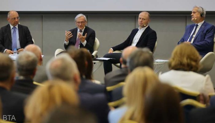 Foşti lideri europeni sfătuiesc Bulgaria să aibă o campanie de sensibilizare pe scară mare în privinţa aderării la euro
