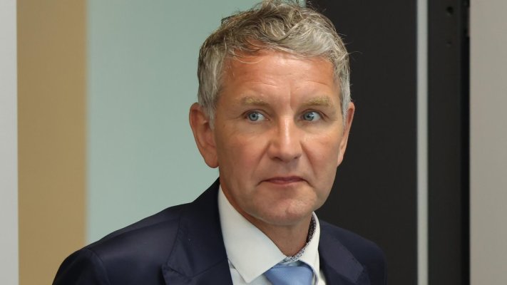 Un politician german de extremă dreaptă a fost doar amendat pentru folosirea unui slogan nazist