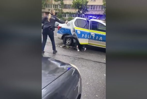 O polițistă și-a gazat colegul cu spray, în timpul unei intervenții. Video