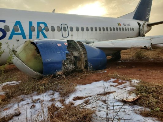 Un avion care a aparținut TAROM a ratat decolarea la Dakar. 11 răniţi, printre care un român. Video