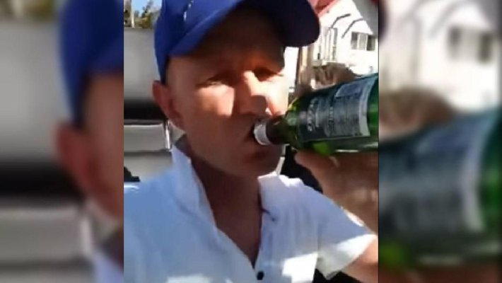 A ajuns în comă după ce a confundat un recipient cu pesticide cu o sticlă de bere