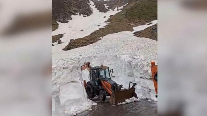 Peisaj de iarnă: Zăpadă de peste 4 metri pe Transfăgărășan  
