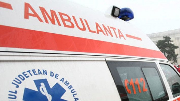 Accident între un autobuz și 3 autoturisme, cu două victime 