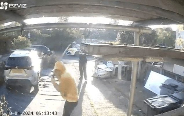 Momentul arestării atacatorului cu sabie de samurai din Londra care a ucis un copil. Video