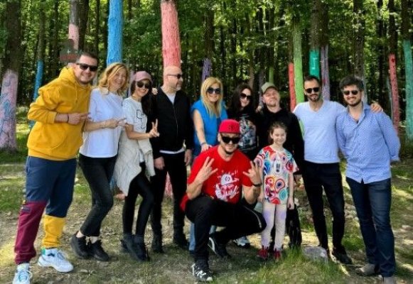 Liana Stanciu, Bere Gratis și Nick nnd au muncit cot la cot să facă curățenie pe Platoul Fețeni de la Râmnicu Vâlcea