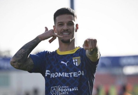 Dennis Man, gata să semneze „contractul carierei“. Fotbalistul a sosit în România