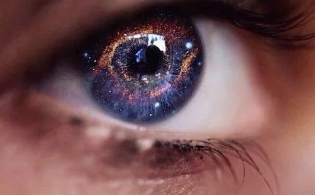 Boala misterioasă pe care o au aproximativ 1-2% dintre oameni: ochii lor arată precum o galaxie