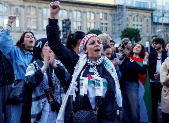 Aproximativ 10.000 de persoane au manifestat la Paris pentru a denunţa bombardamentele recente de la Rafah
