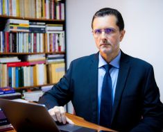 Fost purtător de cuvânt al BOR spune dacă sunt ofițeri acoperiți în Biserică, după declarațiile lui Siegfried Mureșan Fost purtător de cuvânt al BOR spune dacă sunt ofițeri acoperiți în Biserică, după declarațiile lui Siegfried Mureșan
