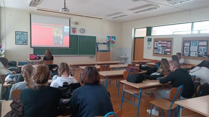 Liceul Tehnologic ,,Lazăr Edeleanu” și Liceul Economic din Slavonski Brod Croația, promovează importanța votului ca act de democrație participativă