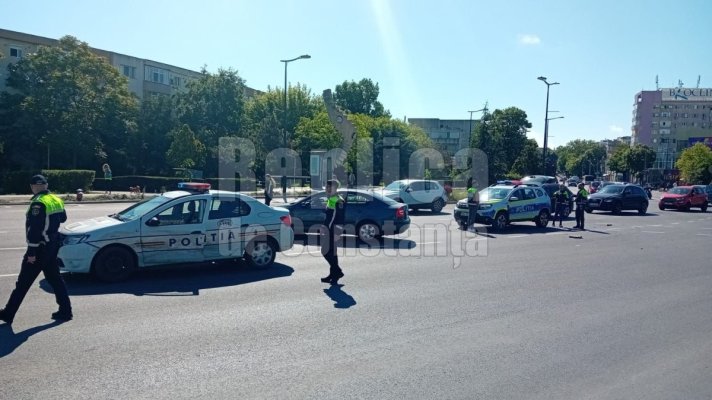 Accident rutier cu o mașină de poliție implicată, în intersecția de la Dacia. Video
