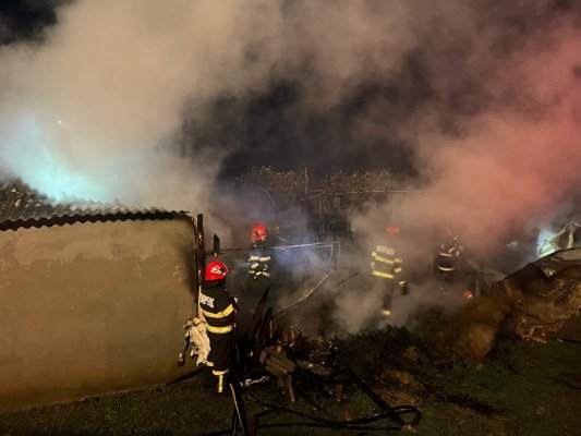 Bărbat găsit carbonizat într-o magazie cuprinsă de flăcări, la Tulcea. Video