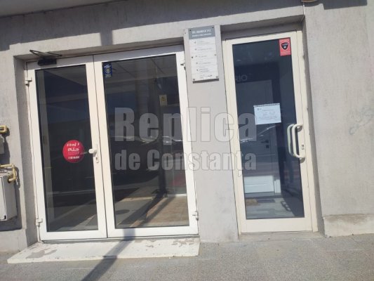 Din cauza lucrărilor, un imobil de pe bulevardul Mamaia ar putea fi inundat la prima ploaie. Video