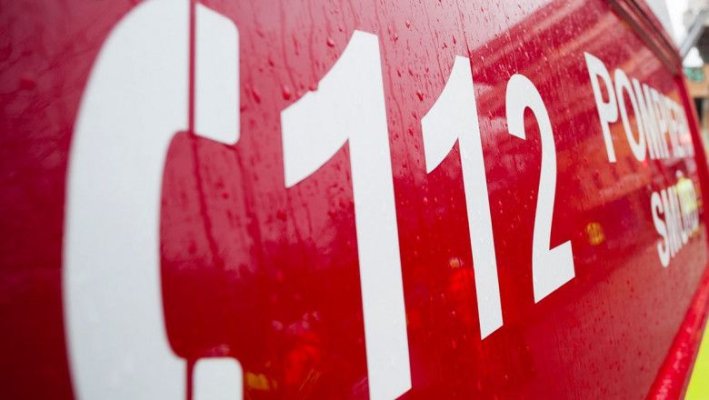 Pasageră de 17 ani moartă după ce mașina în care se afla s-a rostogolit pe carosabil