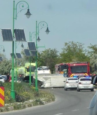 Accident rutier între un autoturism și un microbuz, în Năvodari