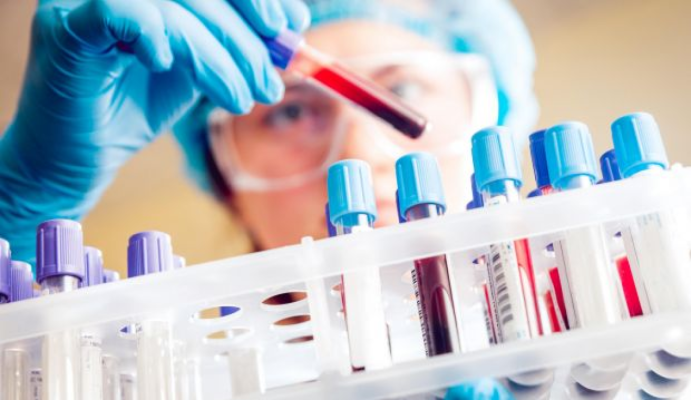 O anchetă face lumină în scandalul sângelui contaminat ce a dus la moartea a 3.000 de oameni în Marea Britanie
