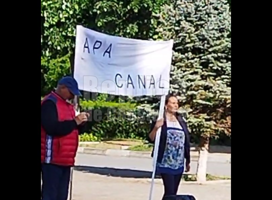 Locuitorii din Eforie au protestat la primărie, pe motiv că nu au utilități: ,,Vrem apă și canal!” Video