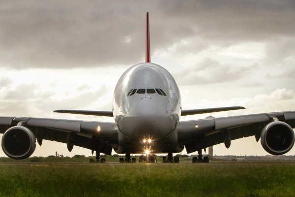 Companiile aeriene din România anchetate de Consiliul Concurenței din cauza prețurilor biletelor