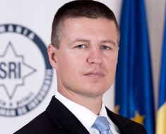 Klaus Iohannis l-a eliberat din funcție pe unul din adjuncții SRI, în plin scandal Coldea - Dumbravă