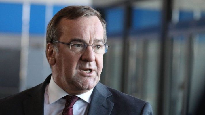 Ministrul apărării german anunţă că şi Berlinul ia în considerare restricţionarea transferurilor de arme către Israel