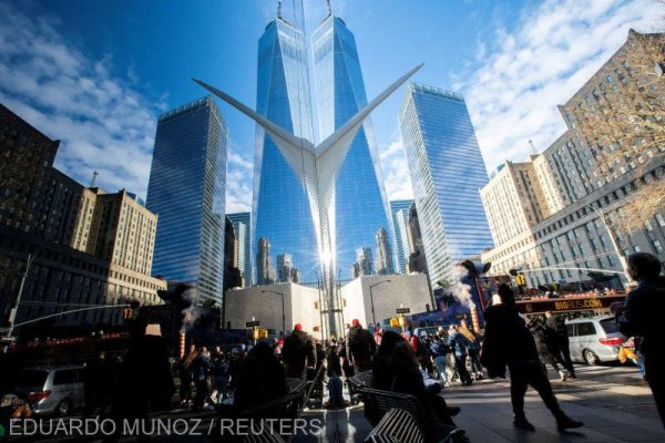 SUA: Indicele Nasdaq a depăşit, pentru prima dată, pragul de 17.000 de puncte