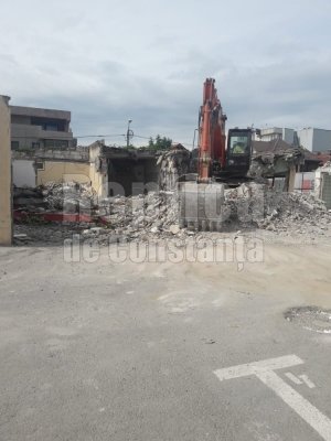 Stere Uda demolează o clădire în Faleză Nord, deși are autorizație doar pentru supraetajare. Video