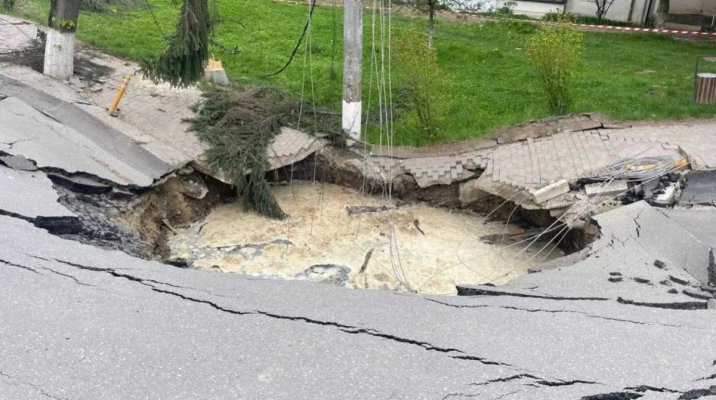 Specialiștii au identificat cauza surpării străzii din Slănic Prahova