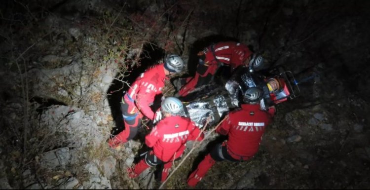 Șapte tineri rătăciți pe munte, salvați după o operațiune de 12 ore