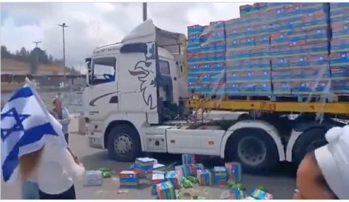 Protestatari israelieni au blocat și ars camioane care duceau mâncare pentru palestinienii din Gaza