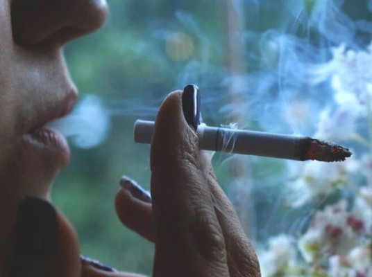 Studiu alarmant: Fumul de țigară rămâne în locuințe zile întregi și devine tot mai toxic