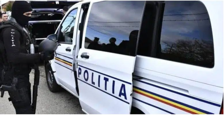 Urmăriți la nivel internațional, aduși în țară de polițiști