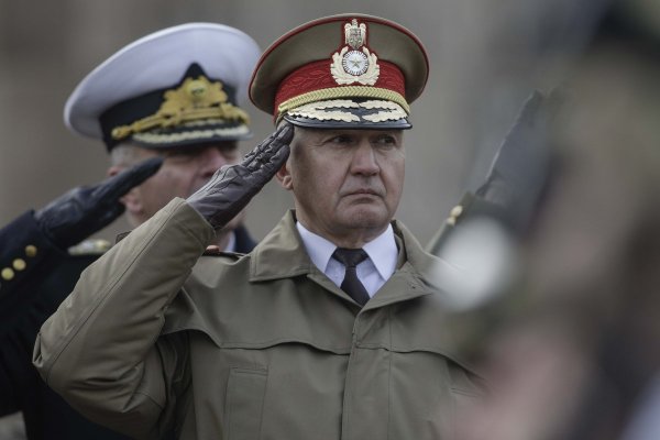 Șeful Armatei României avertizează că „pacea nu mai e o certitudine în Europa”