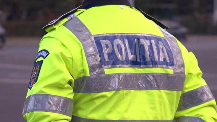 Scurgeri de ulei hidraulic pe DN25, în urma unui accident cu 2 TIR-uri