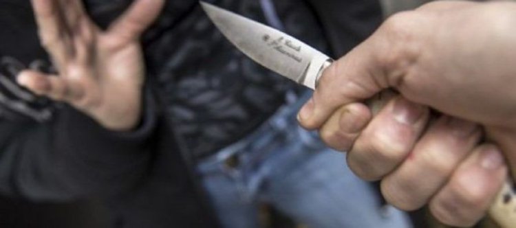 Tânăr de 18 ani reținut după ce și-a înjunghiat și abandondat victima în stradă
