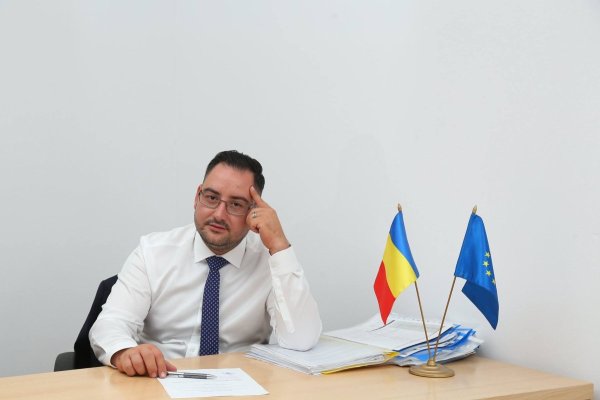 Primarul comunei Stejari, cercetat după ce a acroşat cu oglinda autoturismului o femeie şi a părăsit locul accidentului
