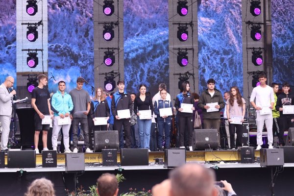 Primăria Constanța a premiat elevii olimpici și dascălii care i-au îndrumat