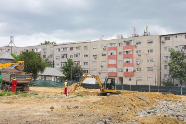Au început lucrările de amenajare a parcului de pe strada Ștefăniță Vodă