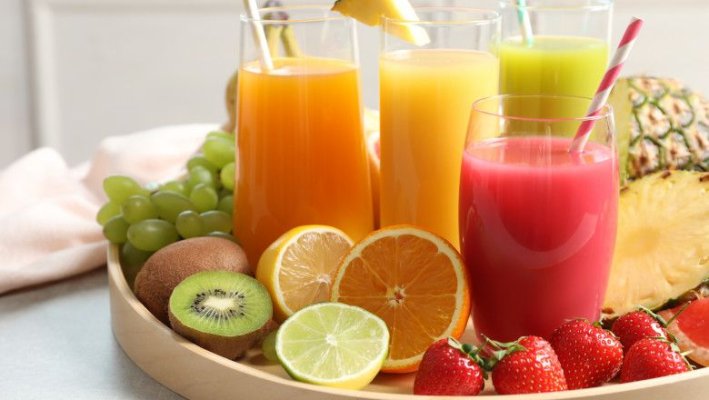 Studiu: Sucurile naturale de fructe îngrașă. Explicația specialiștilor