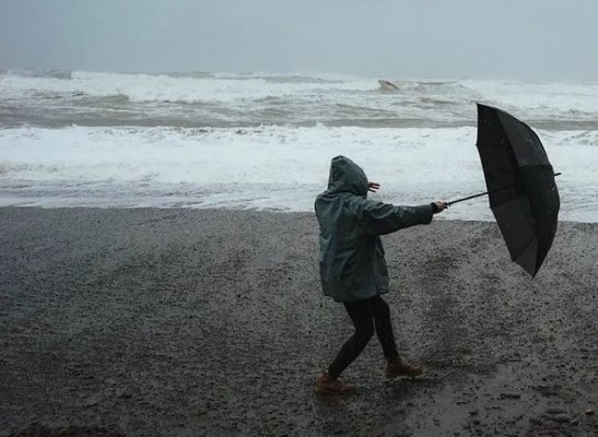Cod galben de ploi torențiale și intensificări ale vântului în Constanța