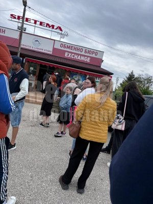 Cozi kilometrice, pentru țigări, la granița cu Bulgaria, în Vama Veche