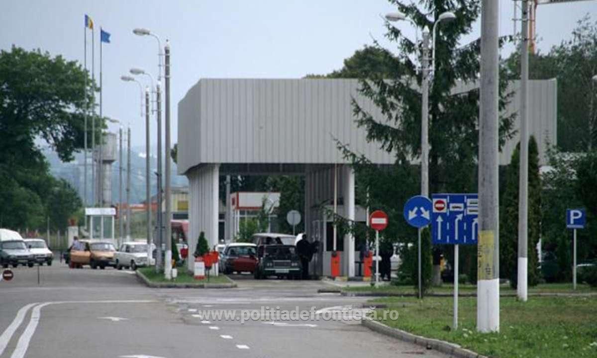 Un sofer turc beat a incercat sa atace cu cutitul un vames