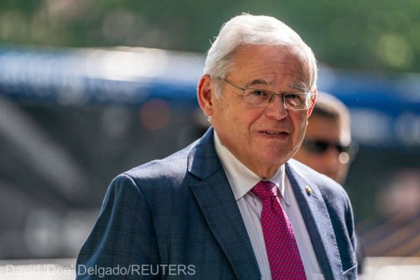 Un senator american judecat pentru corupţie va candida ca independent